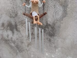 Duende Marron con Llamador del Viento